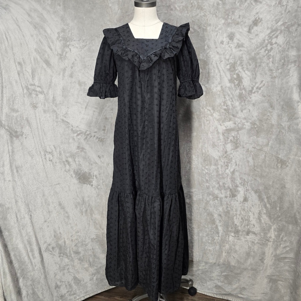 RM Muumuu Dress Womens PM Black Eyelet Ruffle Maxi Made in Hawaii Vintage Aloha